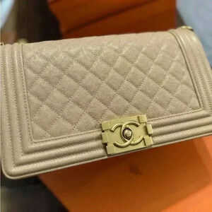 CHANEL New full set in hard to find color. Chanel medium boy bag